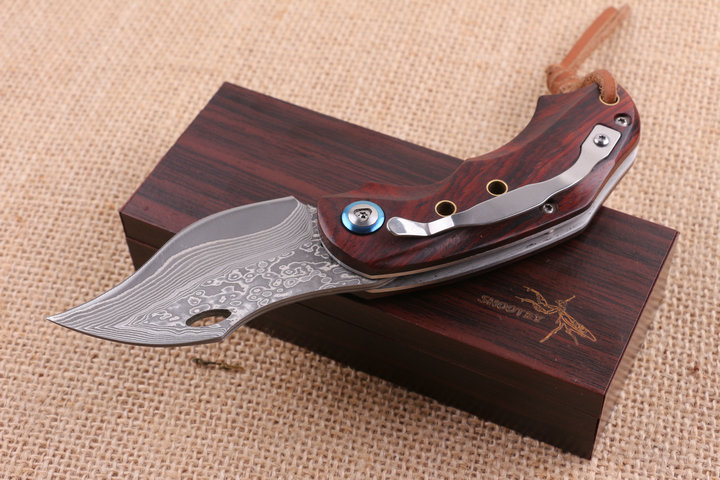 Nighthawk folding pocket knife with VG10 Damascus steel blade material UD404614